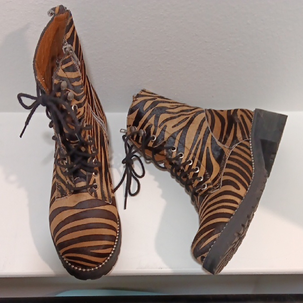 Aqua Zebra Print Women's Boots Size 10 - Picture 2 of 12